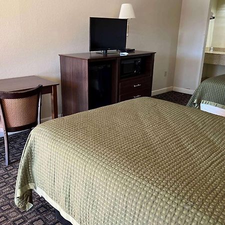 Days Inn & Suites By Wyndham Brewton Eksteriør bilde