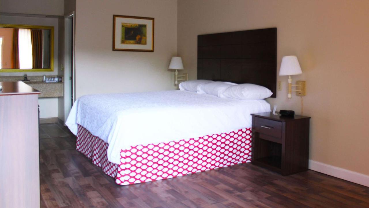 Days Inn & Suites By Wyndham Brewton Eksteriør bilde