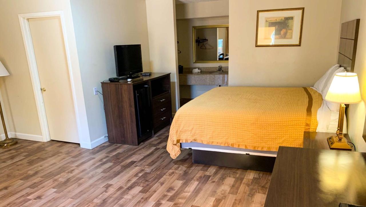 Days Inn & Suites By Wyndham Brewton Eksteriør bilde
